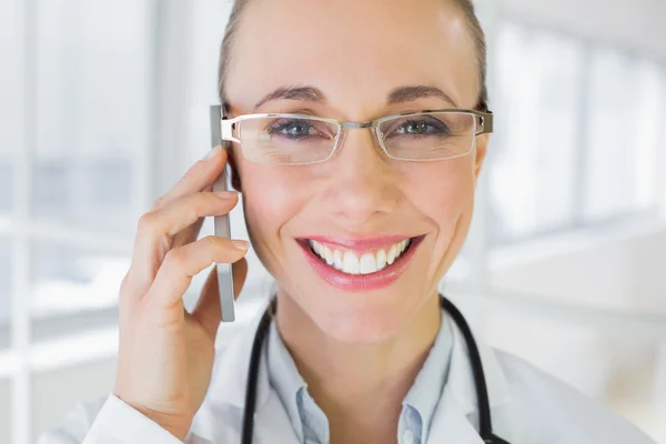 Closeup of a beautiful female doctor using mobile phone — Stock Photo, Image