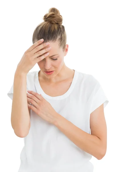 Upprörd kvinna med huvudvärk — Stockfoto