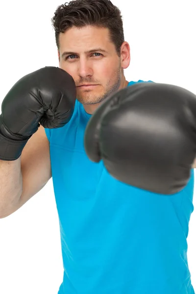 Határozott férfi boxer, összpontosított a képzés — Stock Fotó