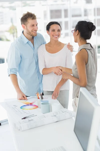 Interior designer shaking hands with smiling client — Stock Photo, Image