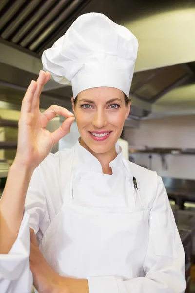 Cucinare gesticolando segno ok — Foto Stock