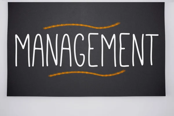 Management auf große Tafel geschrieben — Stockfoto