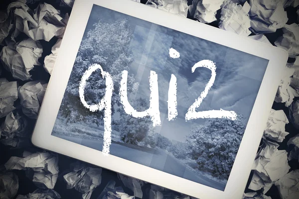 Quiz in search bar on tablet screen — Stock Photo, Image