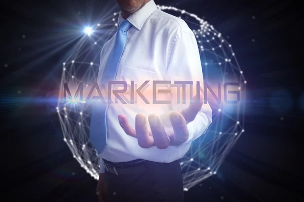 Üzletember bemutatja a word - marketing — Stock Fotó