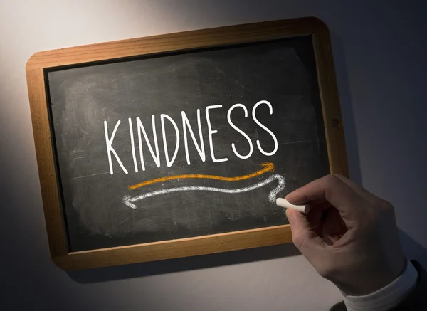 Strony pisanie życzliwość na tablicy — Zdjęcie stockowe