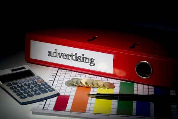 Διαφήμιση στο κόκκινο επιχειρήσεων συνδετικό υλικό — Φωτογραφία Αρχείου