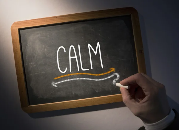 Hand writing Calm on chalkboard — Stock Photo, Image