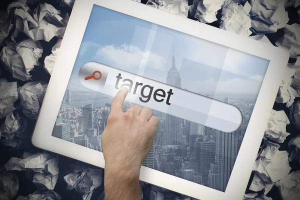 Hand touching target on search bar on tablet screen — Stock Photo, Image