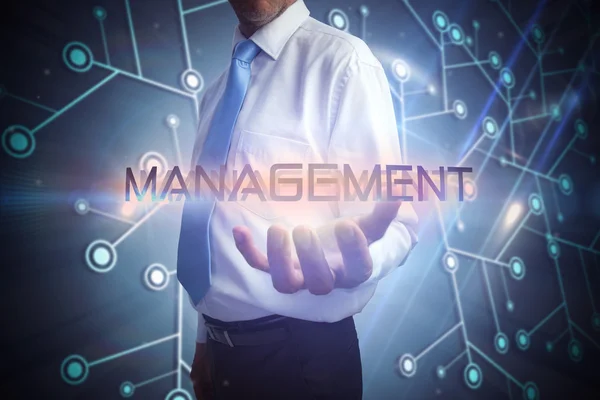 Empresário apresentando a palavra - gestão — Fotografia de Stock