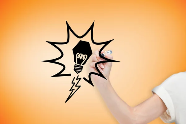 Businesswoman drawing light bulb — Stock Photo, Image