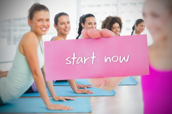 Woman holding pink card saying start now — Stock Photo, Image