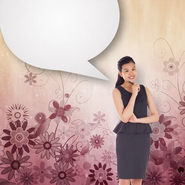Mujer de negocios asiática con burbuja de habla —  Fotos de Stock