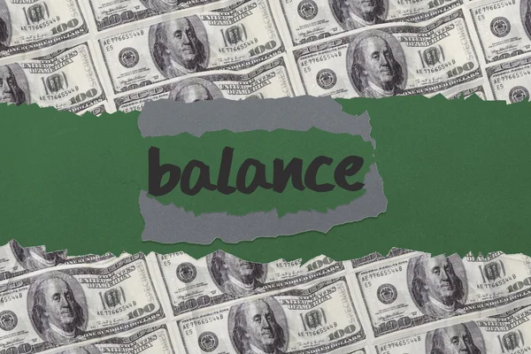 Evenwicht tegen digitaal gegenereerde vel dollarbiljetten — Stockfoto