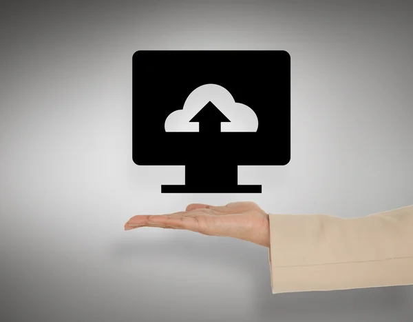 Vrouwelijke hand presenteren cloud computing — Stockfoto