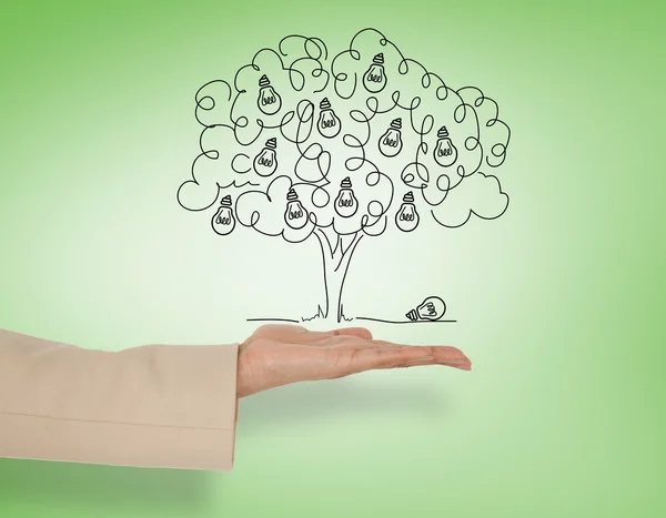 Mujer mano presentando árbol de bombillas — Foto de Stock