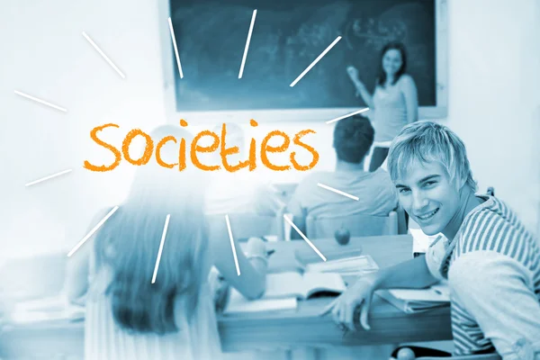 Sociedades contra estudantes em uma sala de aula — Fotografia de Stock