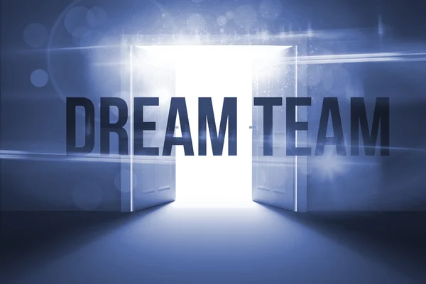 Dream team mot dörrar som öppnar avslöjande ljus — Stockfoto