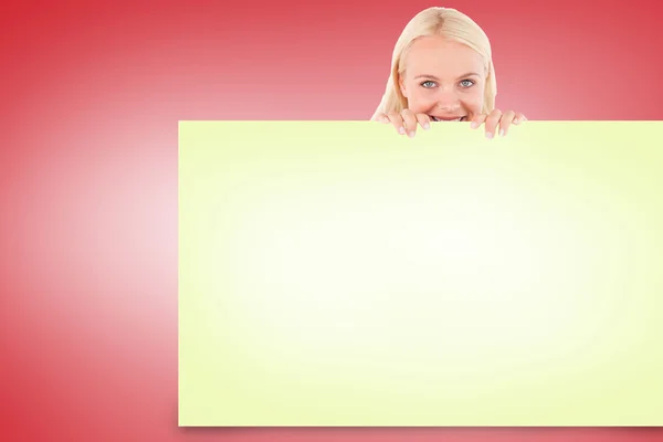 Blondynka wyświetlone karty — Zdjęcie stockowe