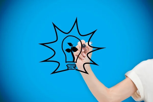 Businesswoman drawing light bulb — Stock Photo, Image