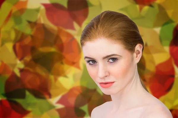 Redhead camera kijken — Stockfoto