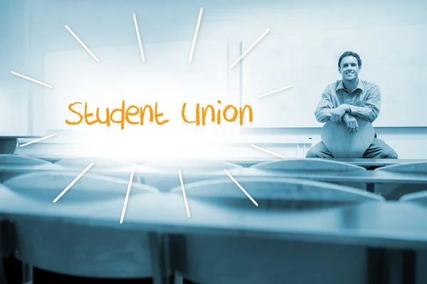 União estudantil contra palestrante sentado em sala de aula — Fotografia de Stock