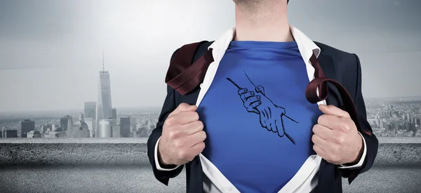 Biznesmen otwarcie jego koszula superbohatera styl — Zdjęcie stockowe