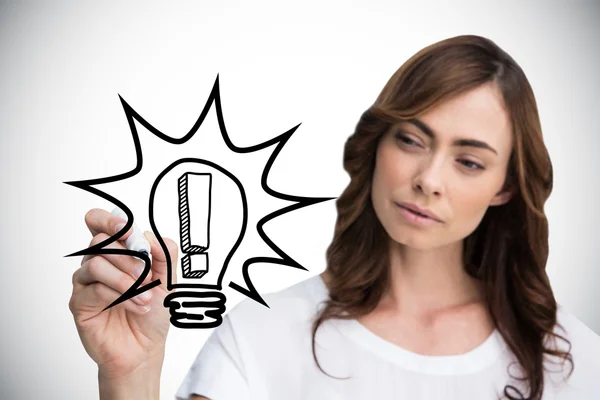 Businesswoman drawing light bulb — Stock Photo, Image