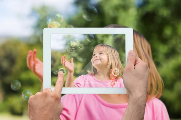 Hand som håller TabletPC — Stockfoto