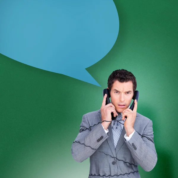 Boos zakenman verstrikt in telefoon — Stockfoto