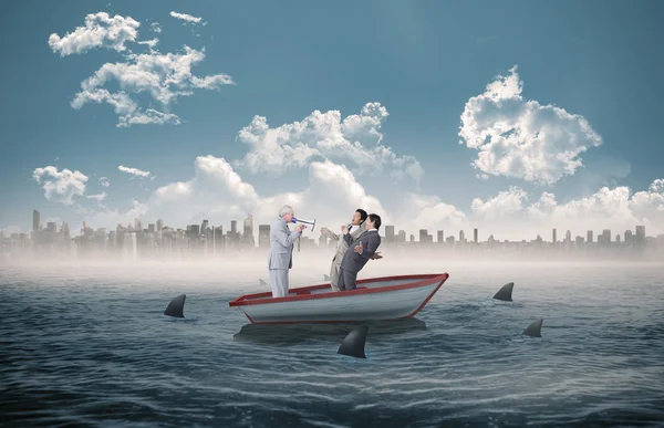 Verkäufer brüllt seine Angestellten im Segelboot an — Stockfoto
