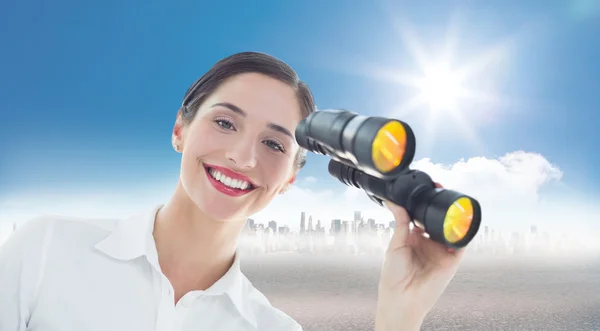 Business woman with binoculars — Stock Photo, Image