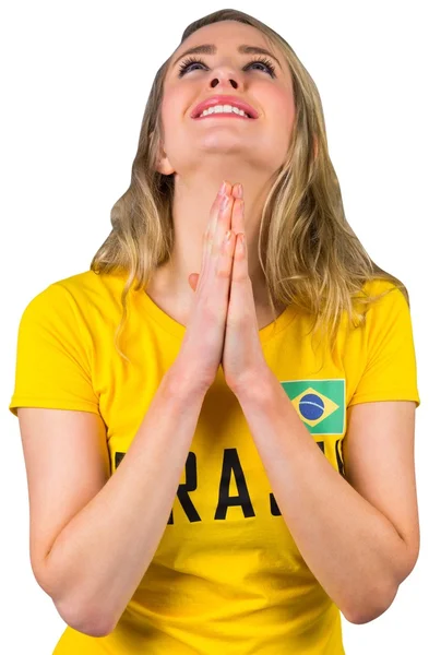 Nervöser Fußballfan im Brasilien-T-Shirt — Stockfoto