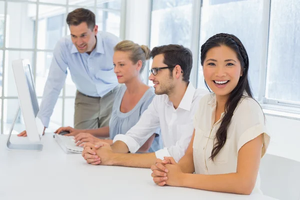 Empresária durante reunião — Fotografia de Stock