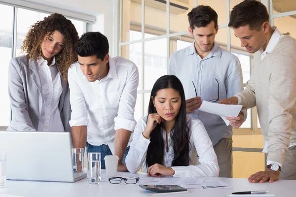 Zakelijke team met een bijeenkomst — Stockfoto