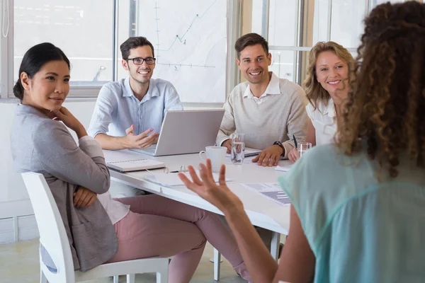 Business-teamet med ett möte — Stockfoto