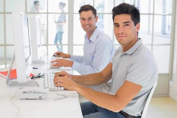 Businessmen at desk — Stock Photo, Image