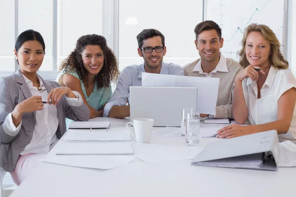 Geschäftsteam trifft sich — Stockfoto