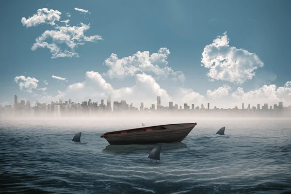 Haaien cirkelen boot in de zee — Stockfoto