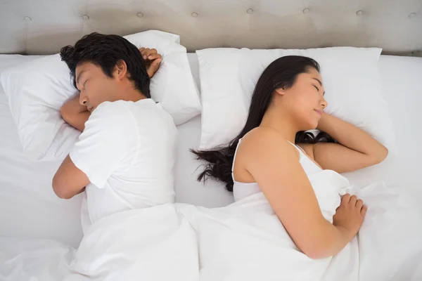 Para śpiąca w łóżku — Zdjęcie stockowe