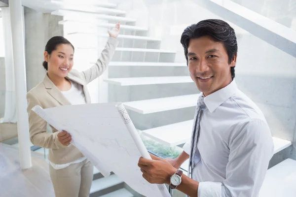 Estate agent showing stairs to potential buyer — Stock Photo, Image