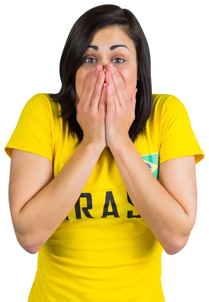 Abanico de fútbol nervioso en camiseta brasil — Foto de Stock