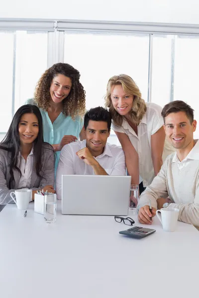 Business-teamet med ett möte — Stockfoto
