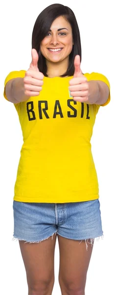 Fußballfan im brasilianischen T-Shirt — Stockfoto