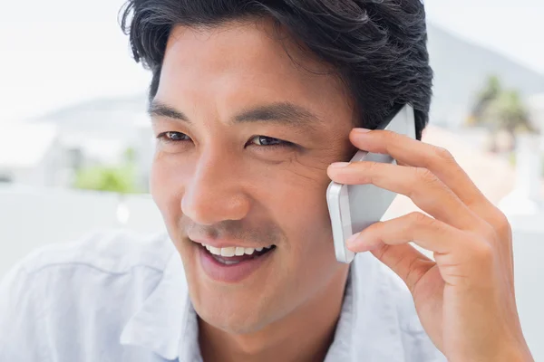 Smiling man on phone call — Stock Photo, Image