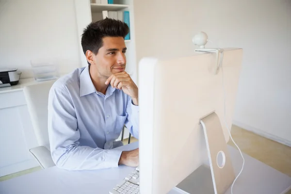Casual businessman working at his desk — Stock Photo, Image