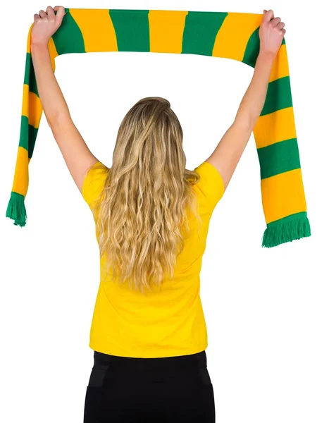 Glada fotbollsfan i brasil tshirt — Stockfoto