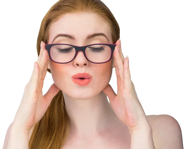 빨강 머리 안경 포즈 — 스톡 사진