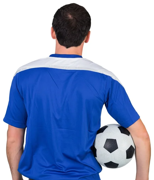 Voetbalfan in blauw houden van de bal — Stockfoto