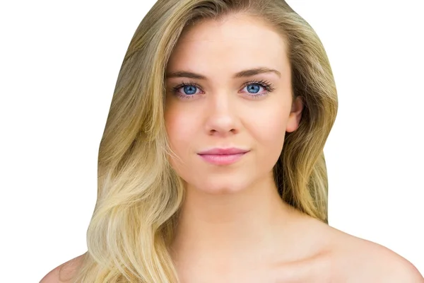 Lächelnde blonde natürliche Schönheit — Stockfoto
