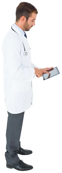 Médico usando tablet pc — Fotografia de Stock